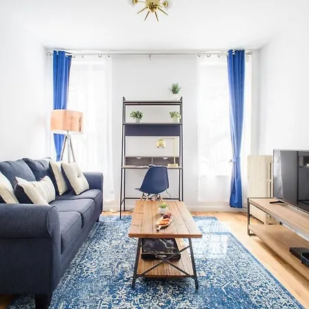 428-3R Spacious 2Br Newly Furnished